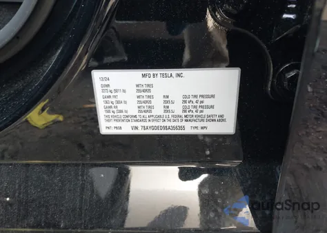 2025 Tesla Model Y Long Range Dual Motor All-Wheel Drive z USA, uszkodzony, nr VIN 7SAYGDED9SA356355